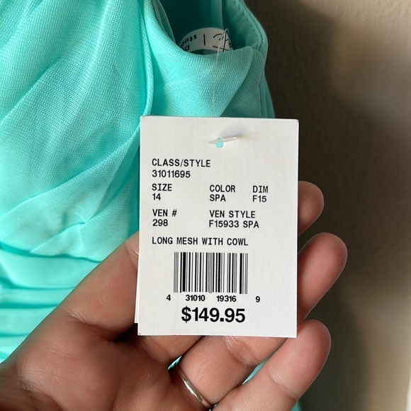 NWT DAVIDS BRIDAL Sleeveless Long Mesh with Cowl Back - Picture 5 of 9